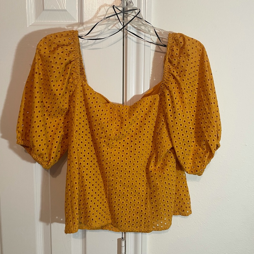 Crop top short sleeve shirt